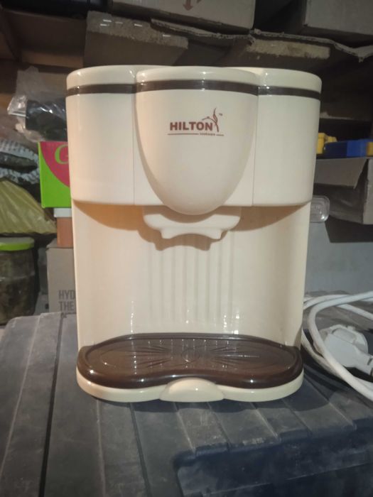 Продам электрическую капельную кофеварку HILTON