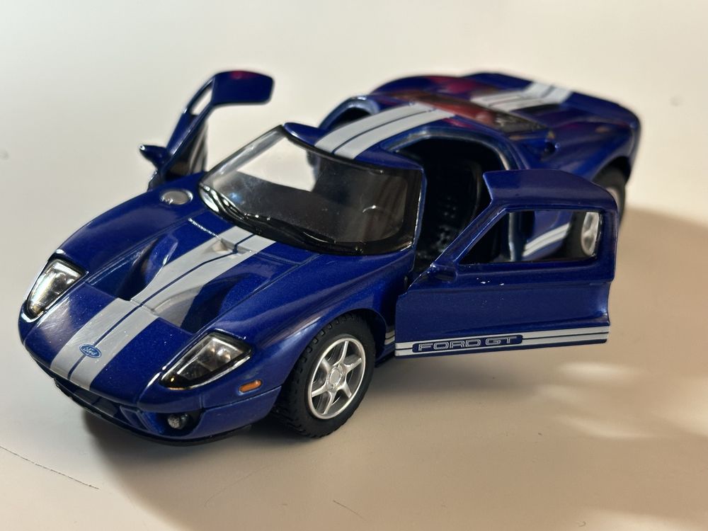 Carro Miniatura Ford 2006 GT