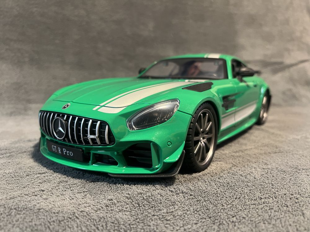 Auto sterowane na pilota Mercedes AMG GT R PRO 1:12