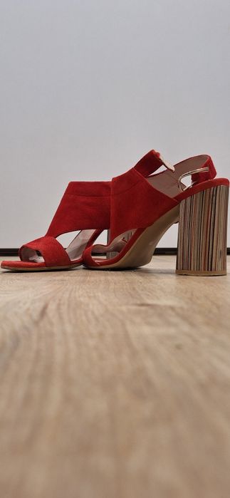 Sandałki na słupku Lasocki 38