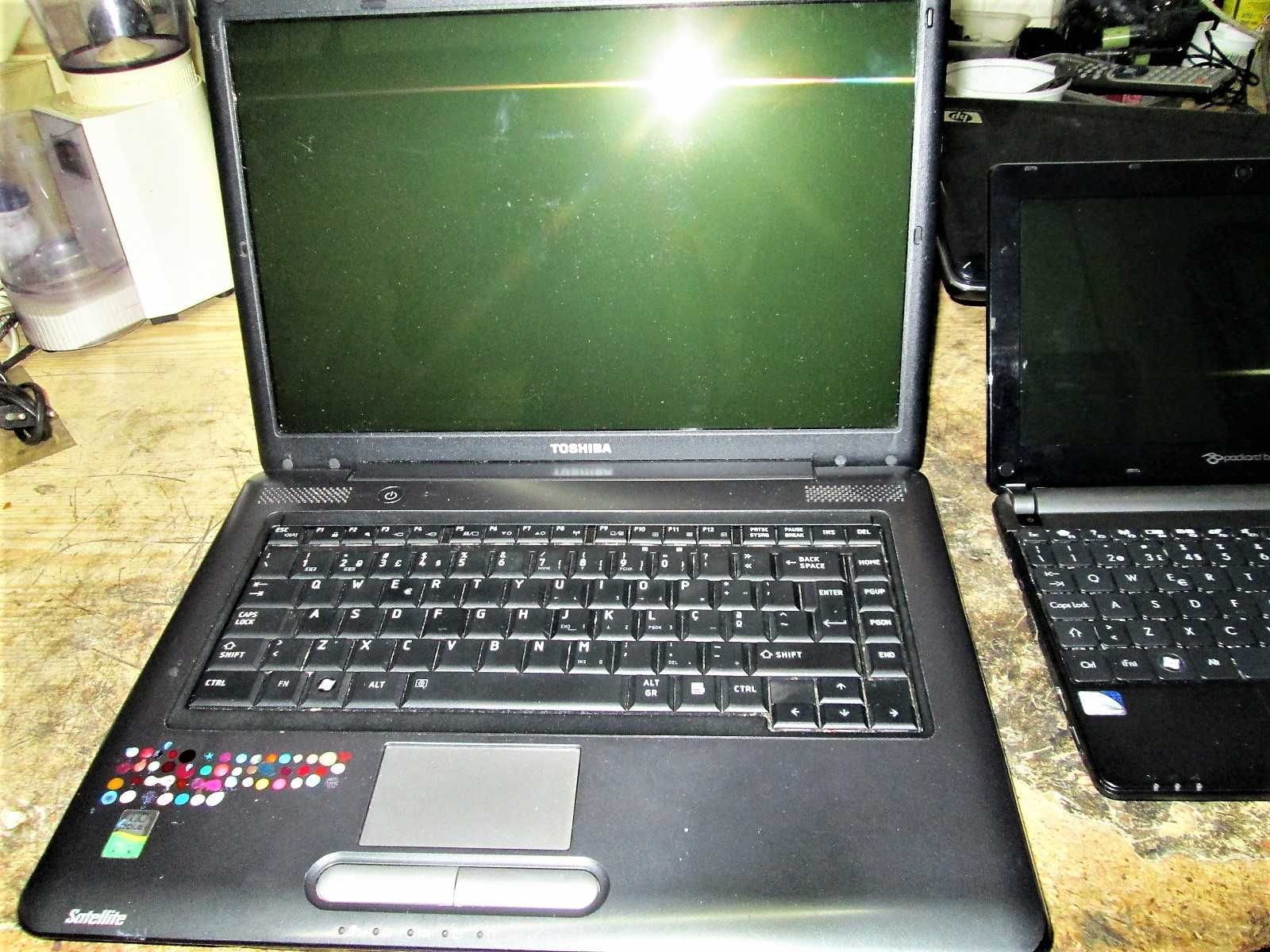 2 telefones (com e sem fio)