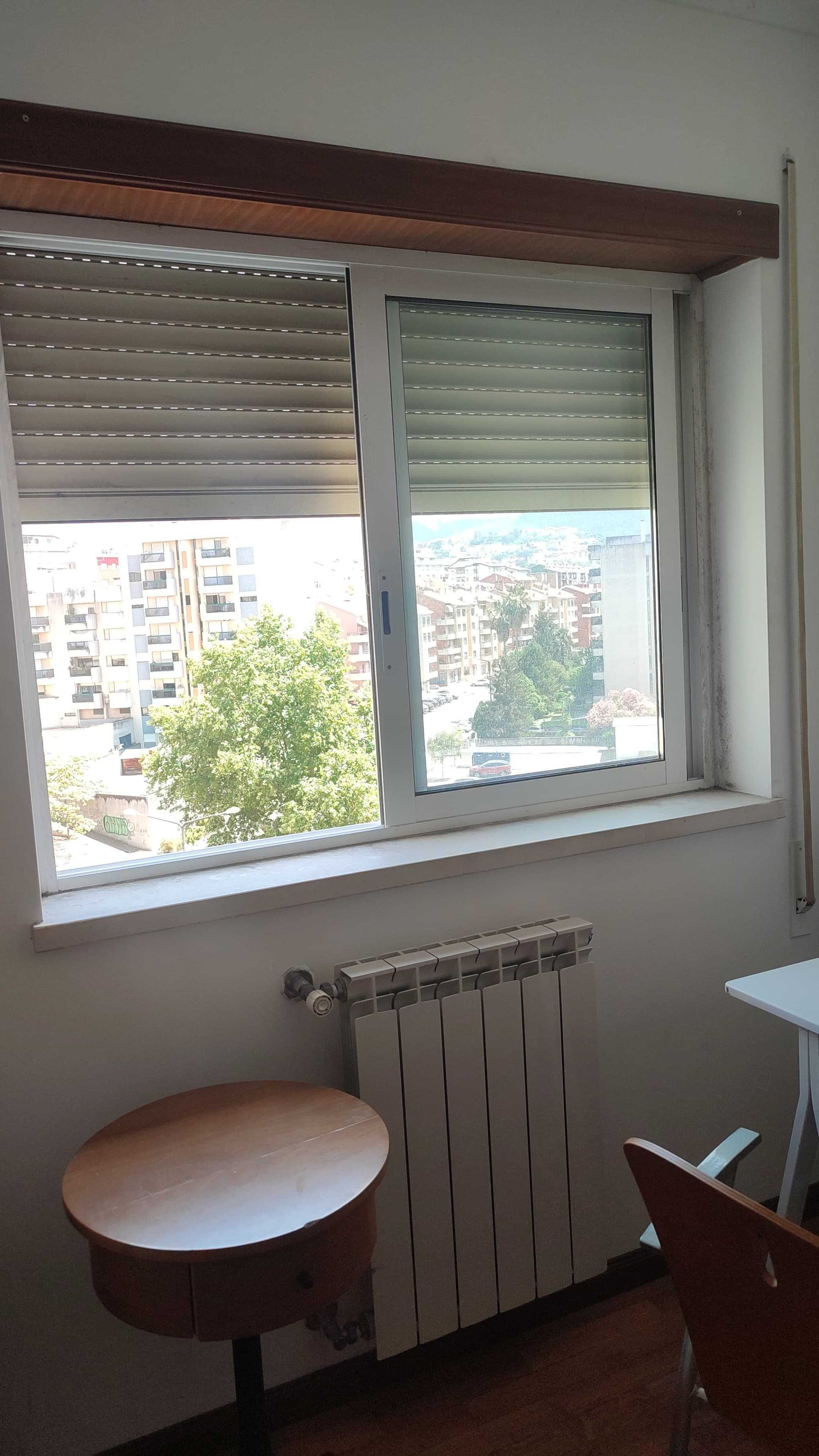 1-2 quartos vagos para estudantes (f/m) - Apartamento T3 Coimbra
