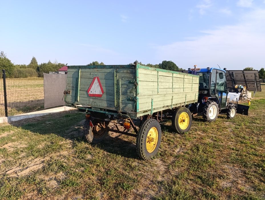 Witam sprzedam przyczepę rolniczą z wywrotem na obie strony