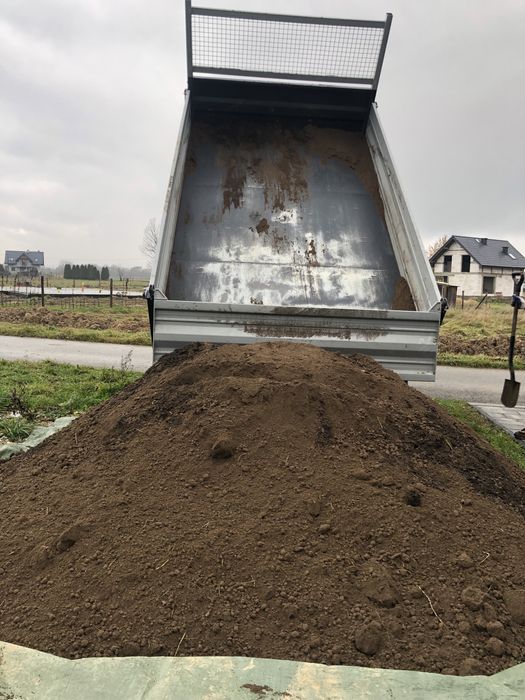 Ziemia ogrodowa czarnoziem kompost humus przesiewana warzywa rośliny