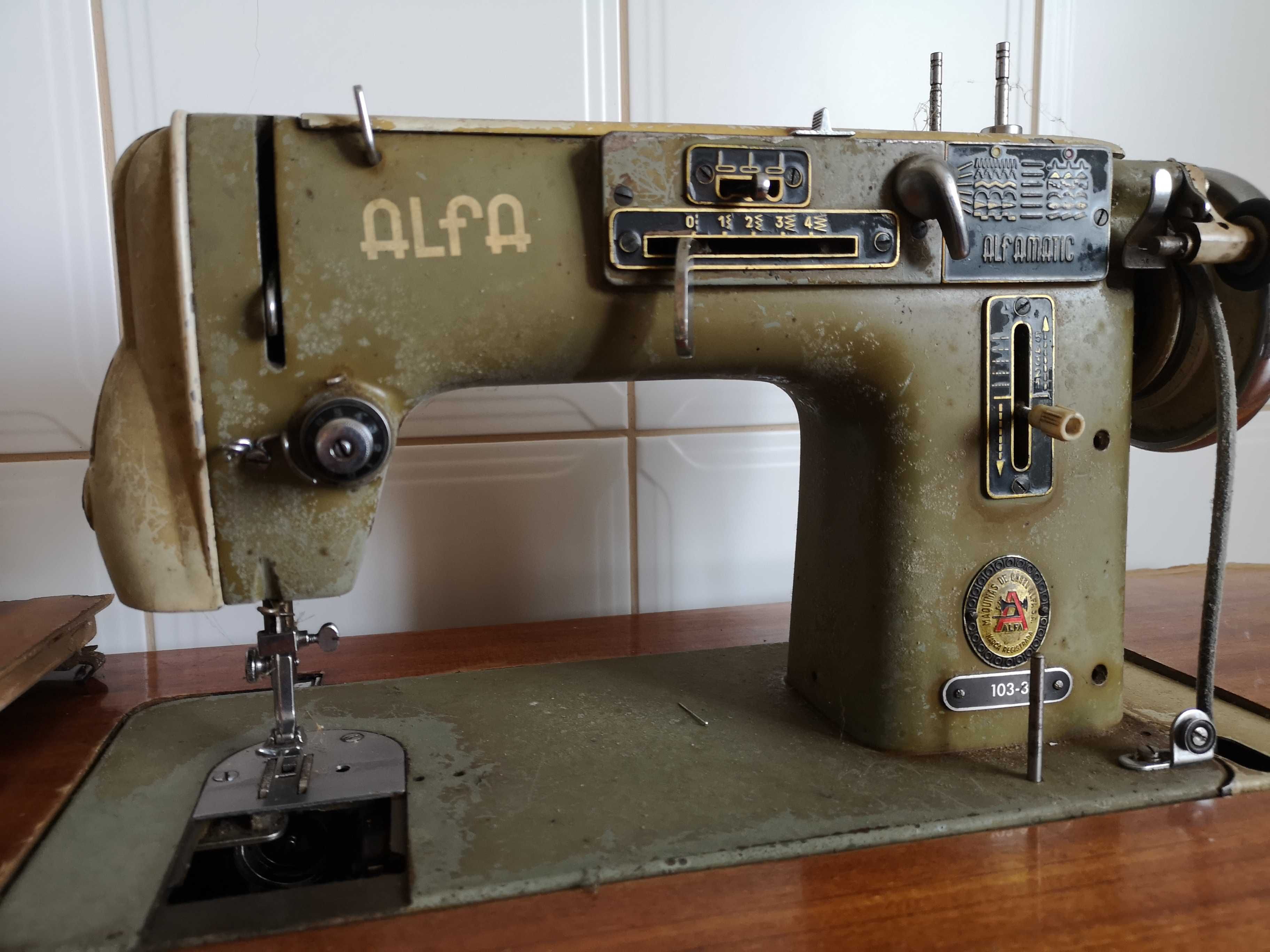 Máquina costura antiga ALFA