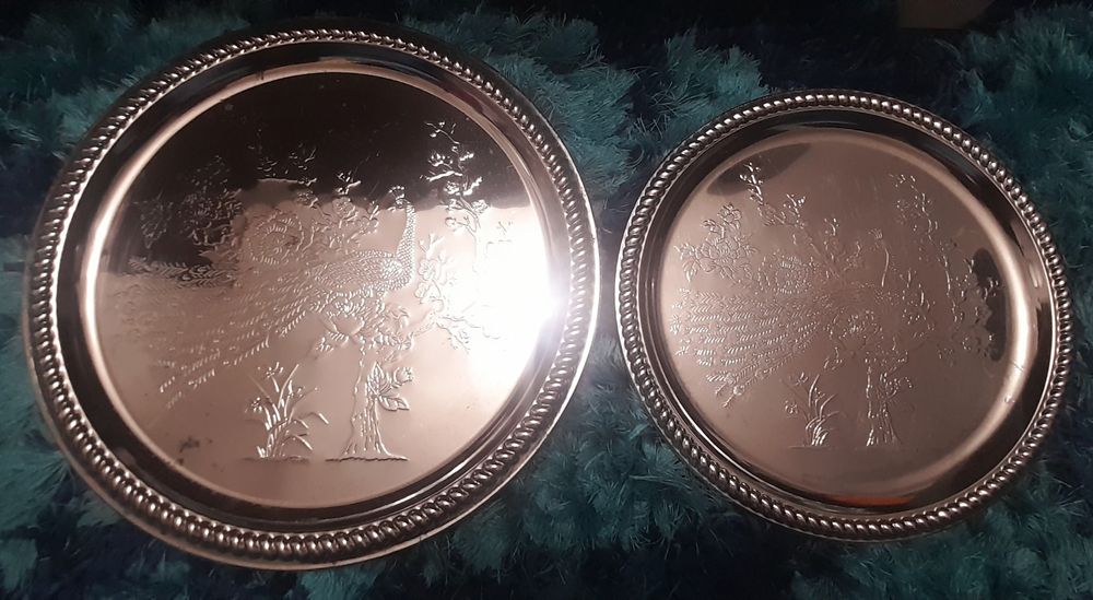 Pratos e manteigueira em casquinha