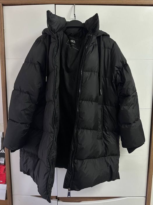 Пуховик чорний Zara