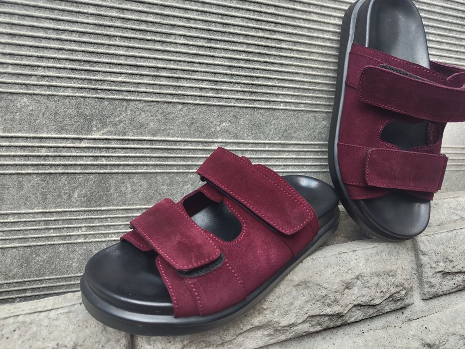 Продам шлепанцы с натуральной замши