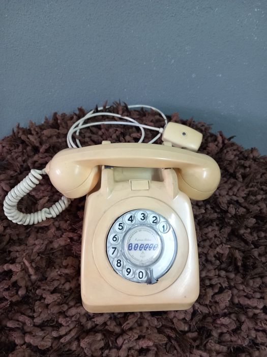 Telefone fixo antigo