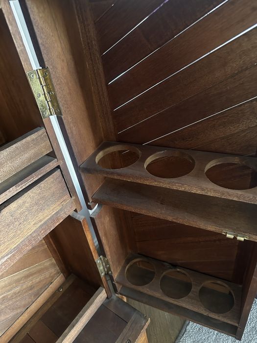 Barek z drzewa egzotycznego