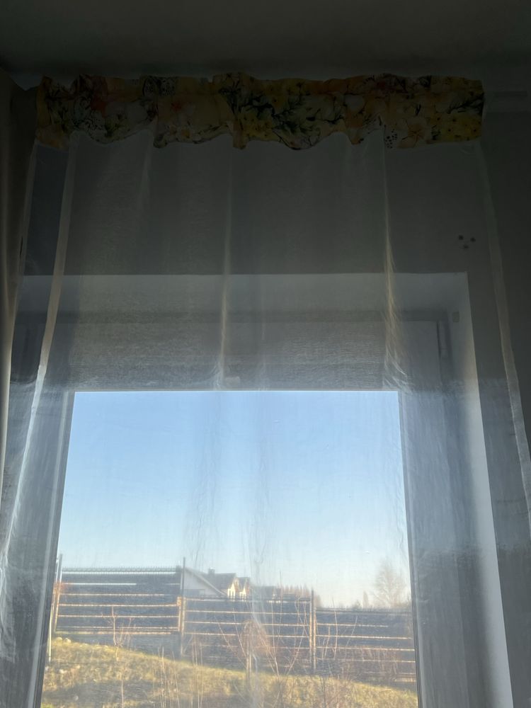 Firanki z pieknym motywem wiosennych kwiatów