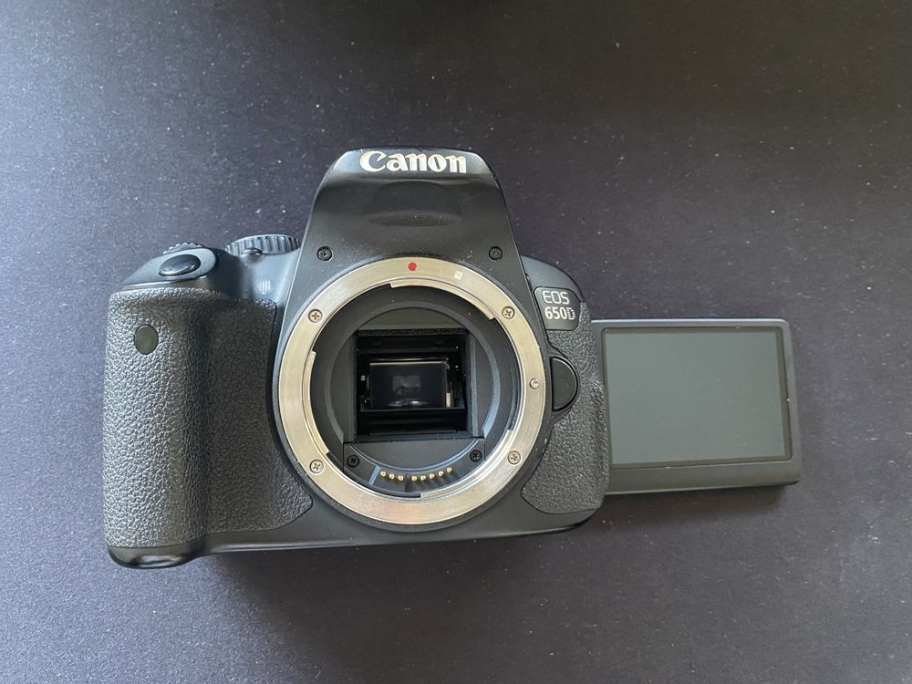 Aparat Canon 650d + dwa obiektywy + komponenty