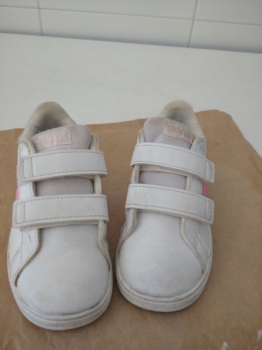 Sapatilhas Adidas tamanho 26