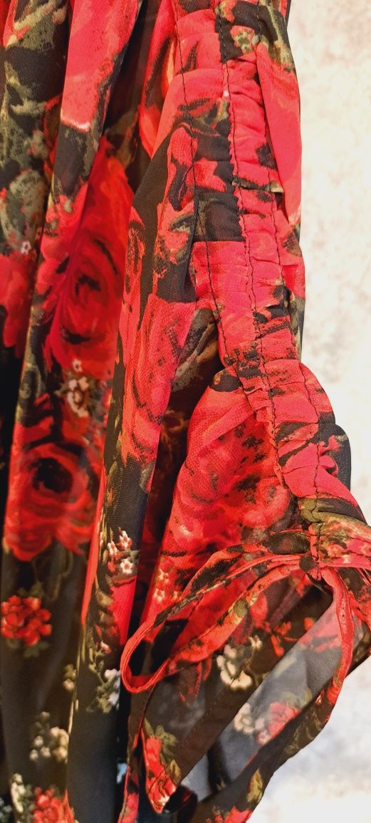 Plus size elegancka narzutka w róże rozmiar uniwersalny