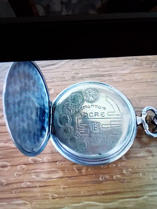 Vendo relogio de bolso muito antigo com mais de 100 anos uma reliquia