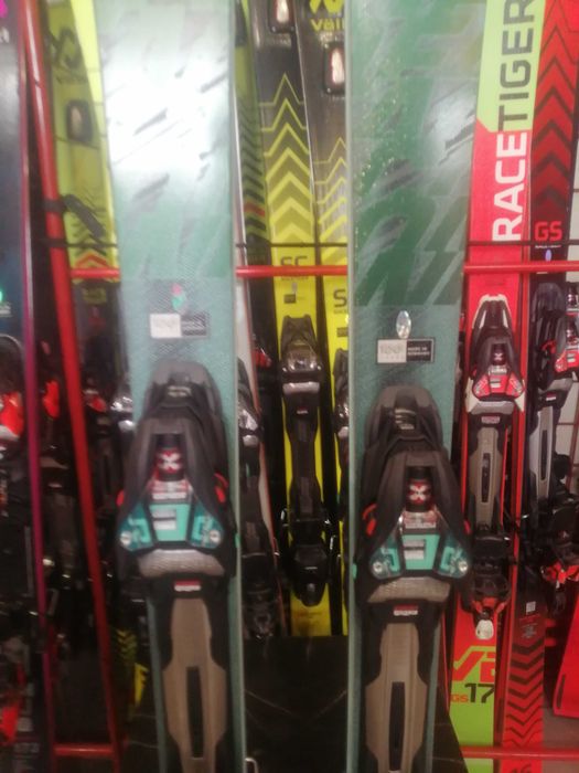 Narty Volkl Deacon 76, potestowe z sezonu 2023.