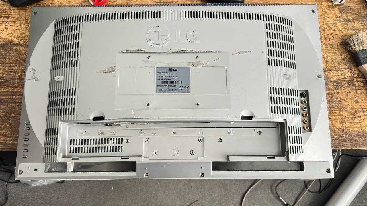 Телевізор 23" LG RZ-23LZ50 уцінка