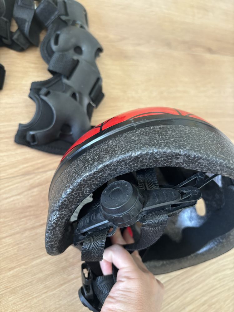 Kask rowerowy dziecięcy i ochraniacze