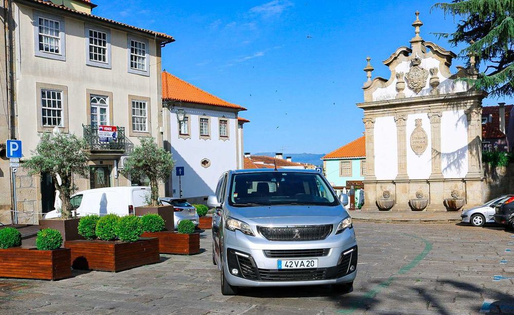 Transporte Privado em Minivan até 8 pessoas | Aeroportos | Tours