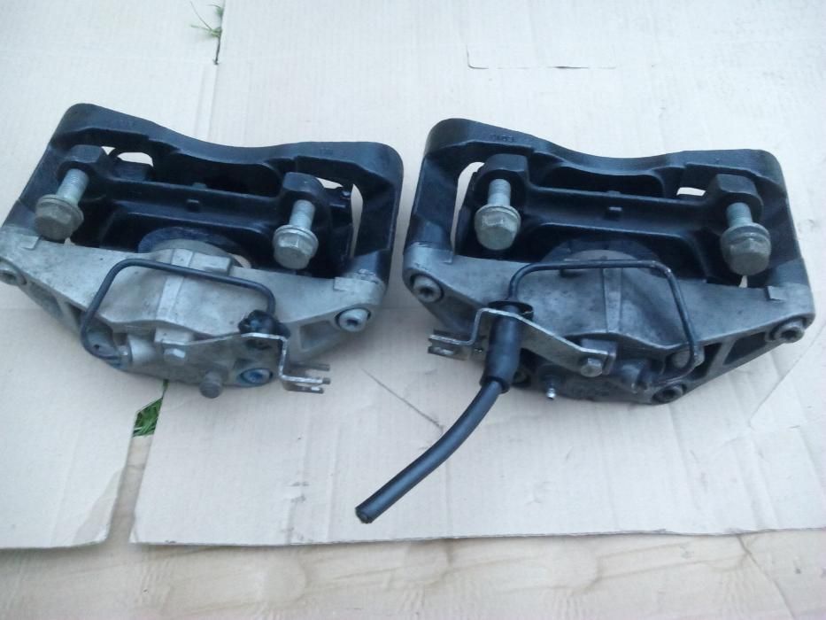 Audi A4 S4 B6 B7 zaciski hamulcowe przód