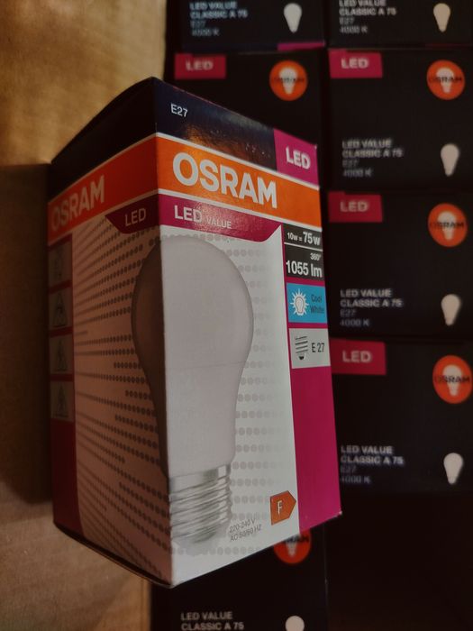 Żarówki 10W=75W E27 Cool White