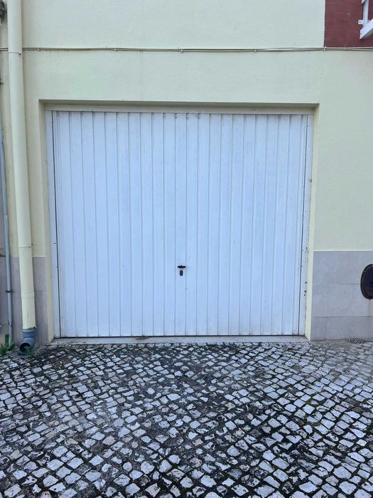 Aluga-se garagem fechada em Marinha Grande 30m2