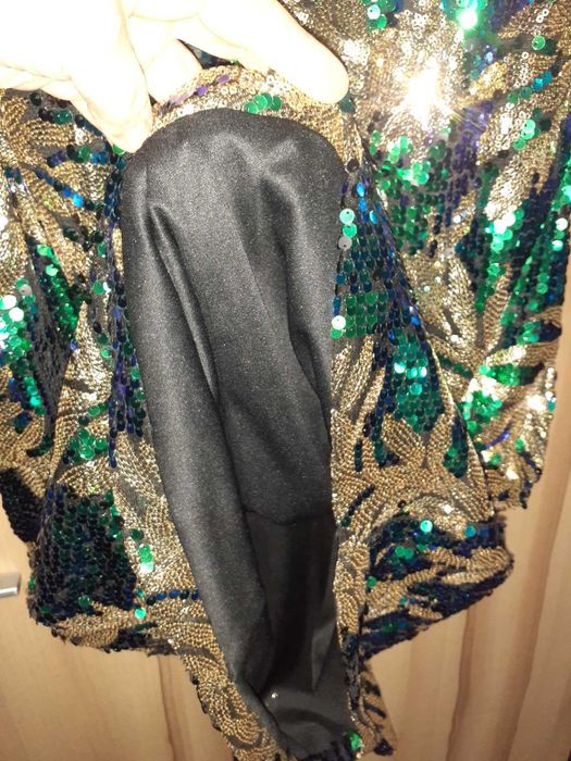 Продам новое новогоднее платье на петках