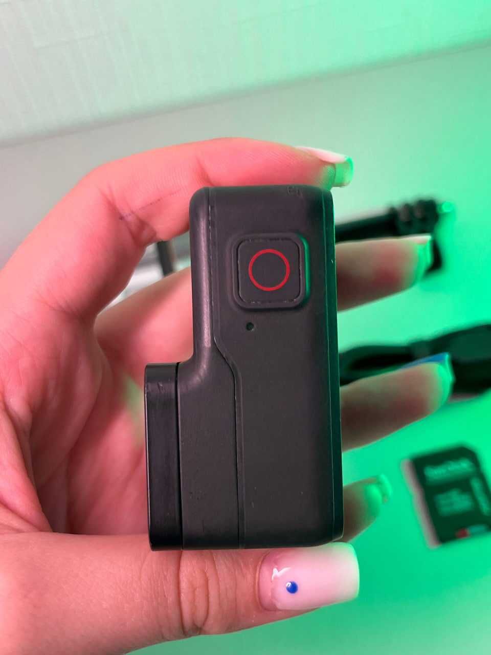 Екшн-камера GoPro HERO 7 black з чудовим комплектом.