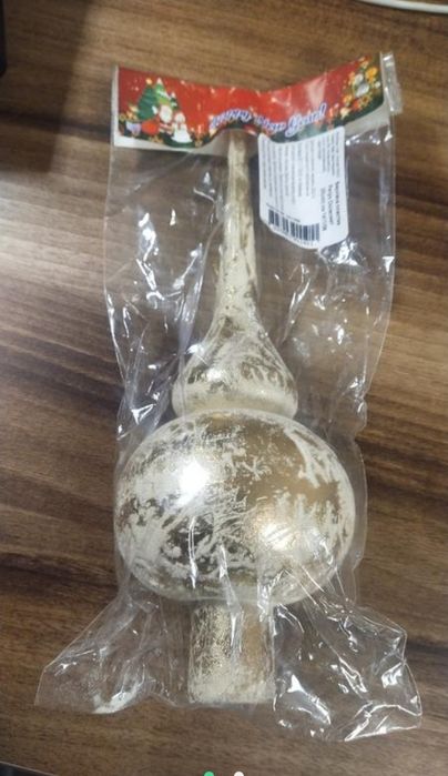 Новорічні прикраси на ялинку