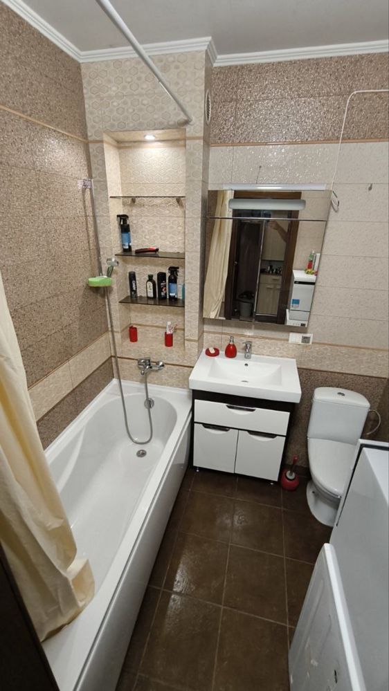 Продаж великої 1к квартири вул. Полтавська 6, З БАЛКОНОМ ТА КОМОРОЮ