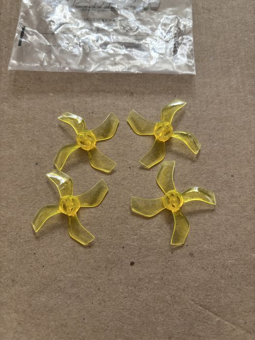 Пропелери Gemfan 40 mm 1636-4 Yellow вал 1.5 мм