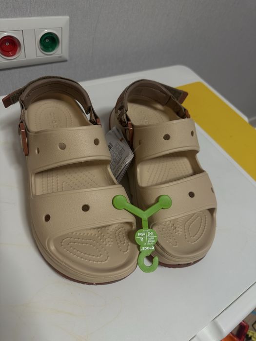 Шльопанці сандалі Crocs Classic Hiker