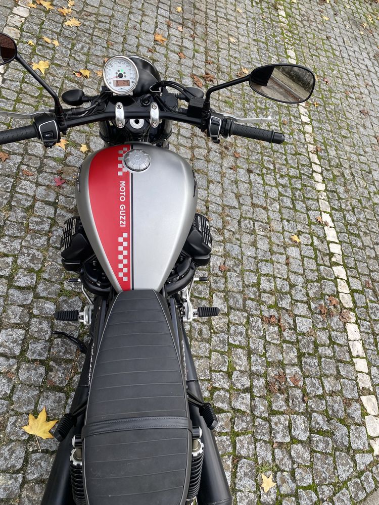 Moto Guzzi v9 Bobber