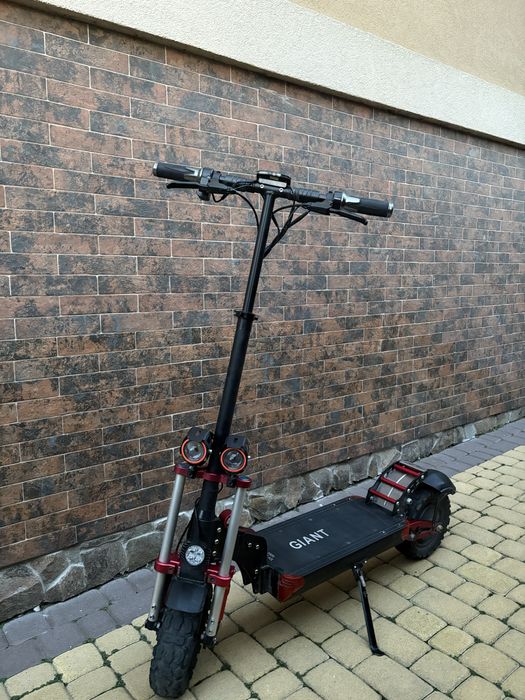 Електросамокат Giant Outlander m11 pro