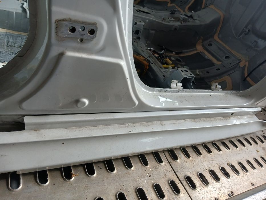 Cwiartka prawa prawy prog słupek TOYOTA YARIS IV 20-