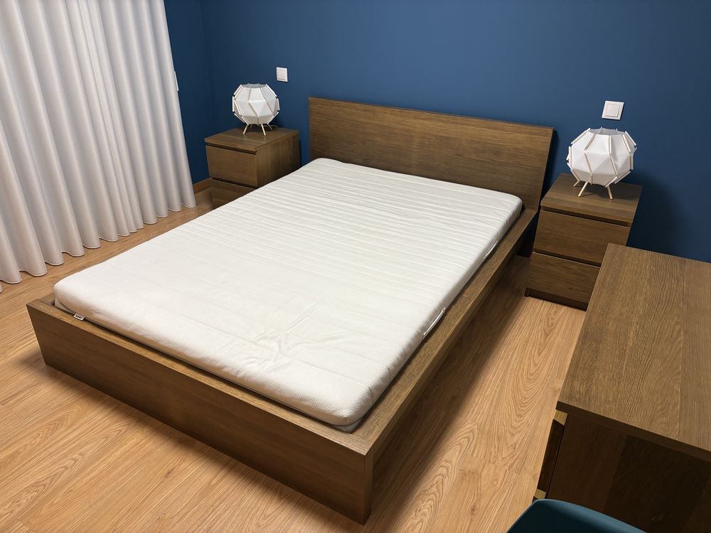 Mobilia de quarto MALM (completa) cama, estrado, mesinhas cab e comoda