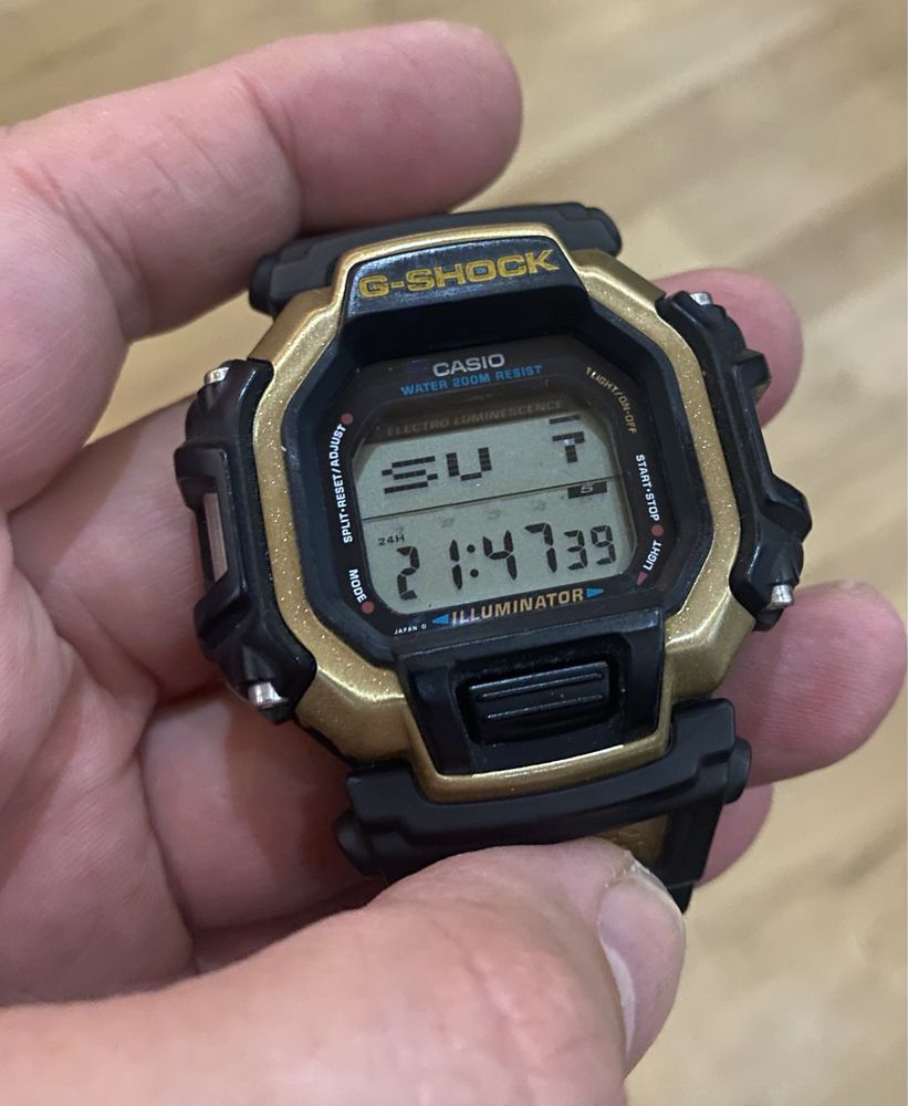 Casio G-Shock DW-8150 “Gundam”