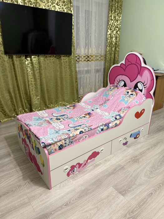 Ліжко для дівчинки