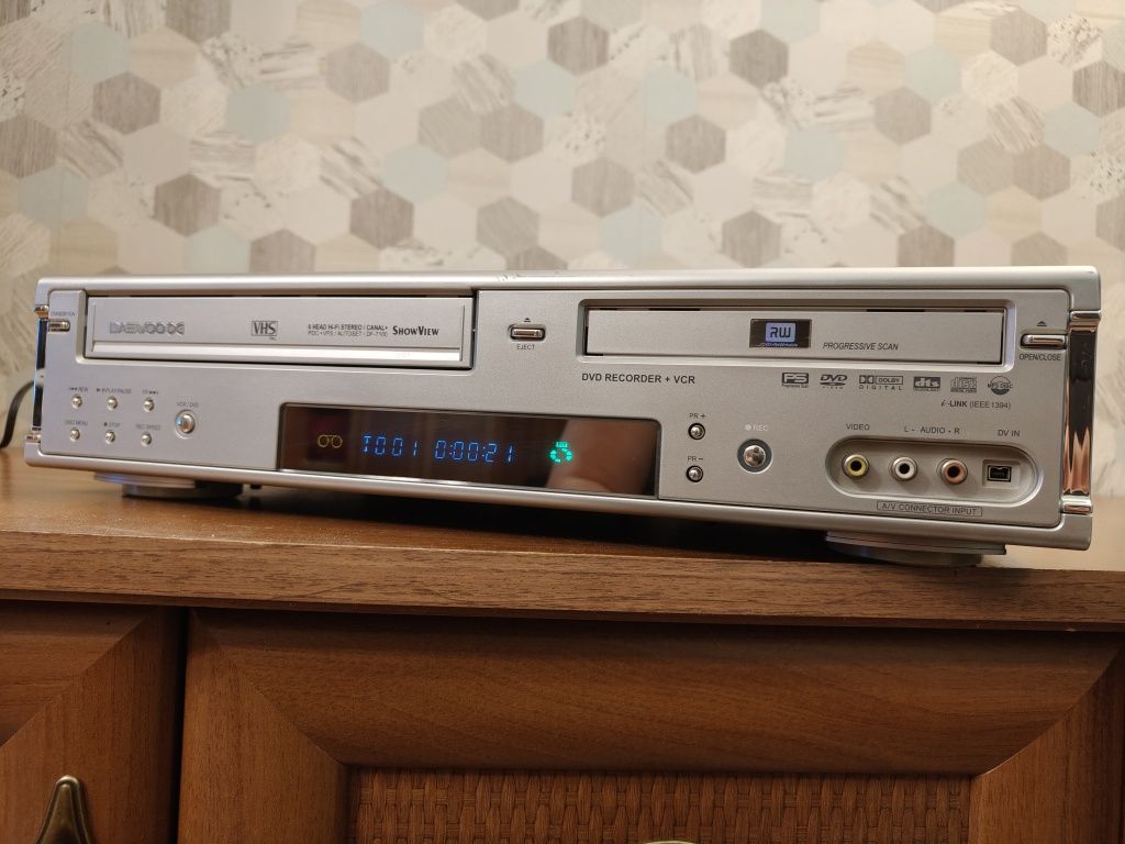 Nagrywarka DVD VHS Daewoo DF-7100