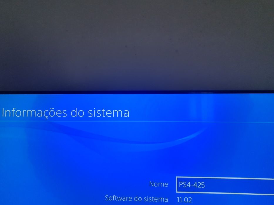 PS4 Slim 1 TB como nova + 1 comando + 4 jogos