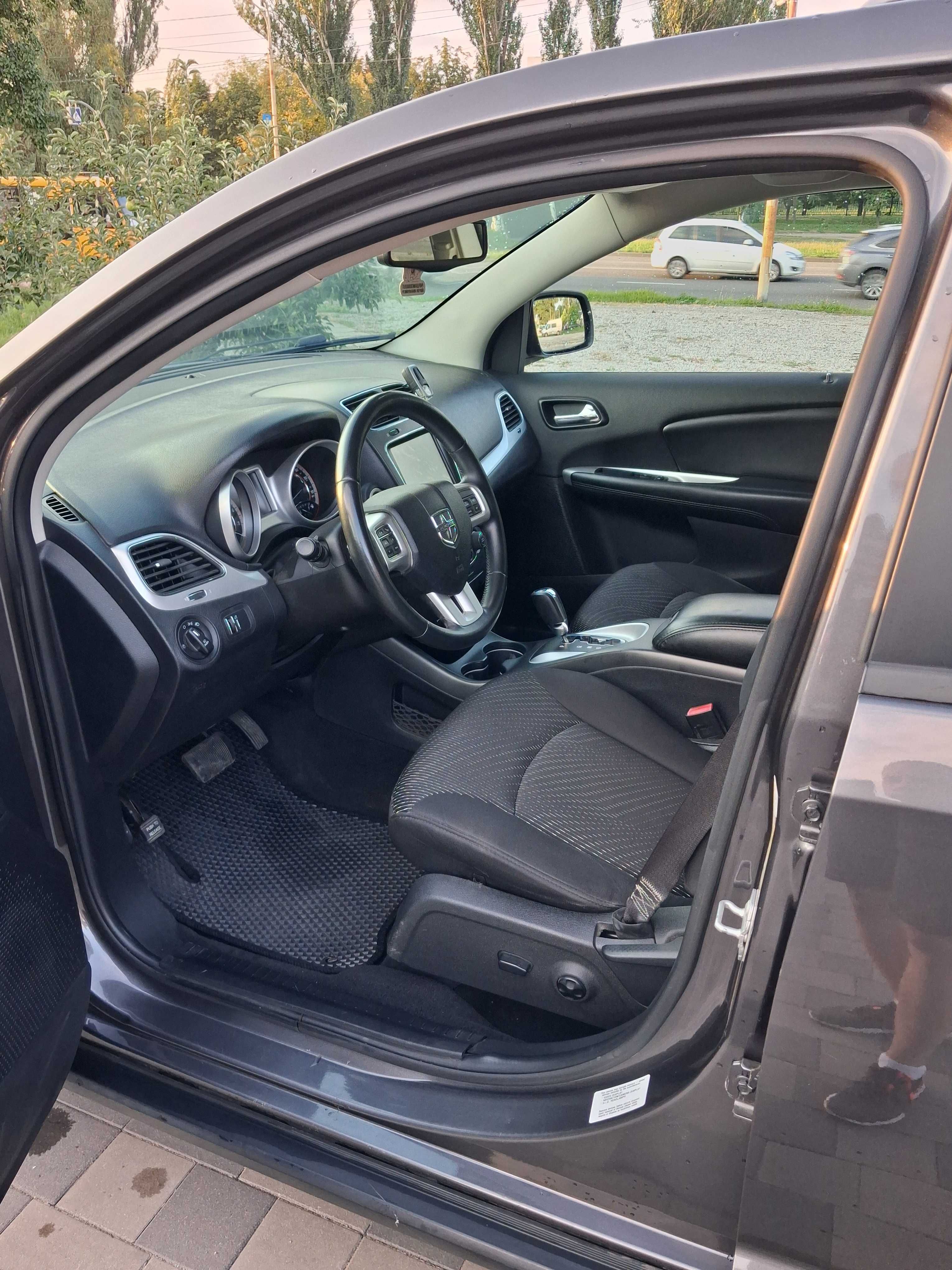 Продам Dodge Journey SXT 2.4L (2014)