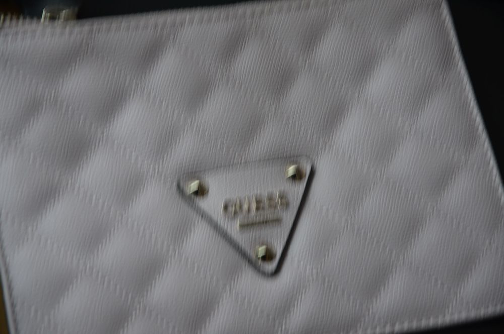 duża torba/torebka Guess z kosmetyczką