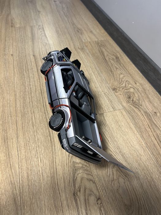 Model DeLorean DMC-12