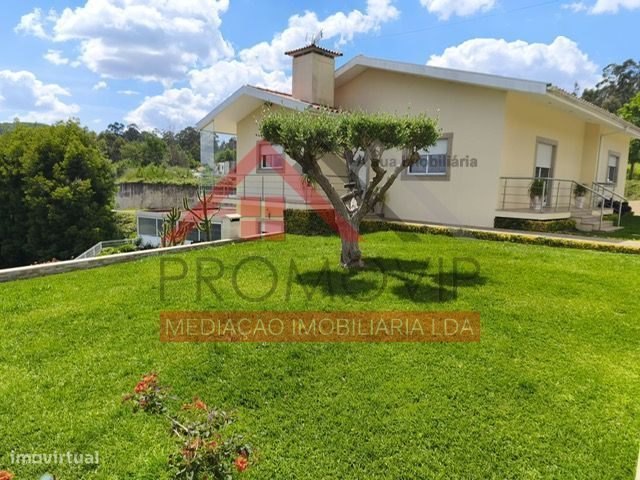 Moradia Bi-Familiar T3 mais T2 São Tiago Carreira STS