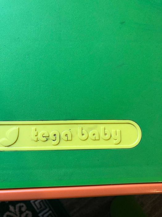 Дитячій стол і два стільця