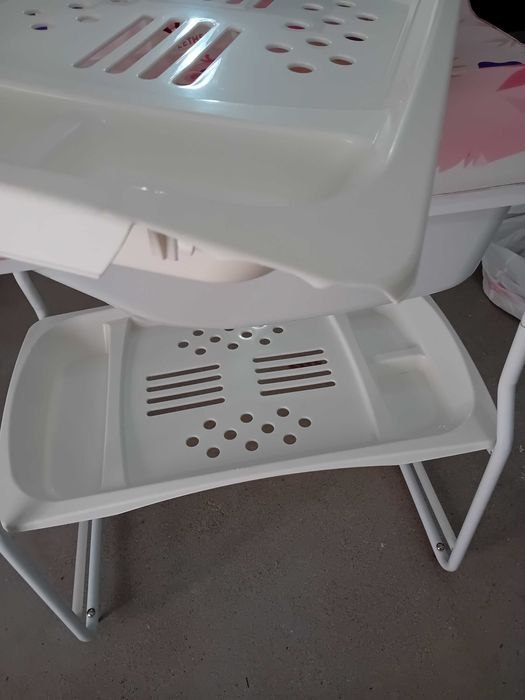 Muda fraldas com banheira