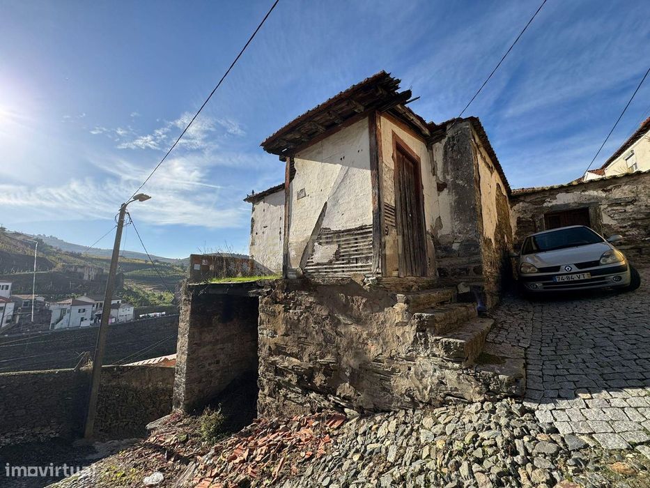 Ruina Vista para Rio Corvo com Praia Fluvial | Alvações do Corgo – 30.