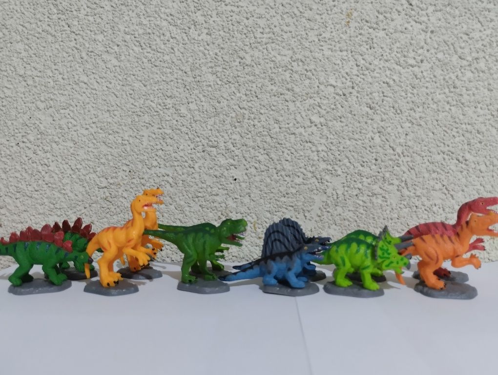 Zestaw dinozaury. Figurki zwierząt