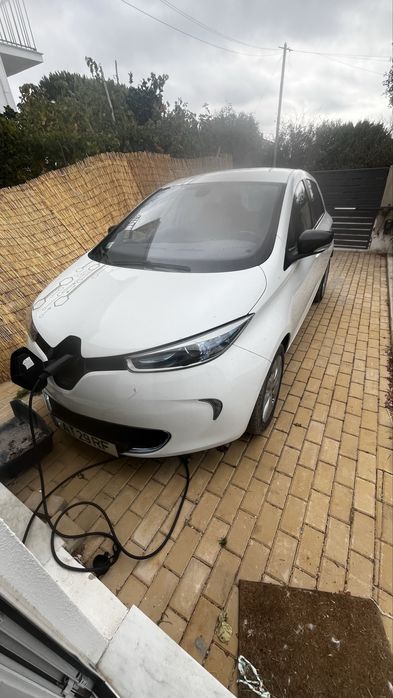 Zoe 22kw (133 kms autonomia) impecavel de tudo  seño emel ate 2026 fim