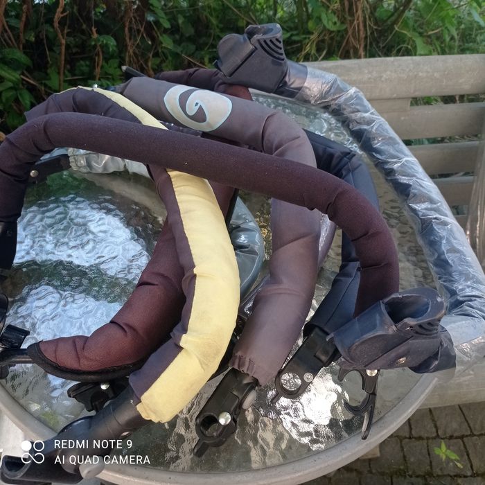 Różne pałąki do wózków dziecięcych spacerowych